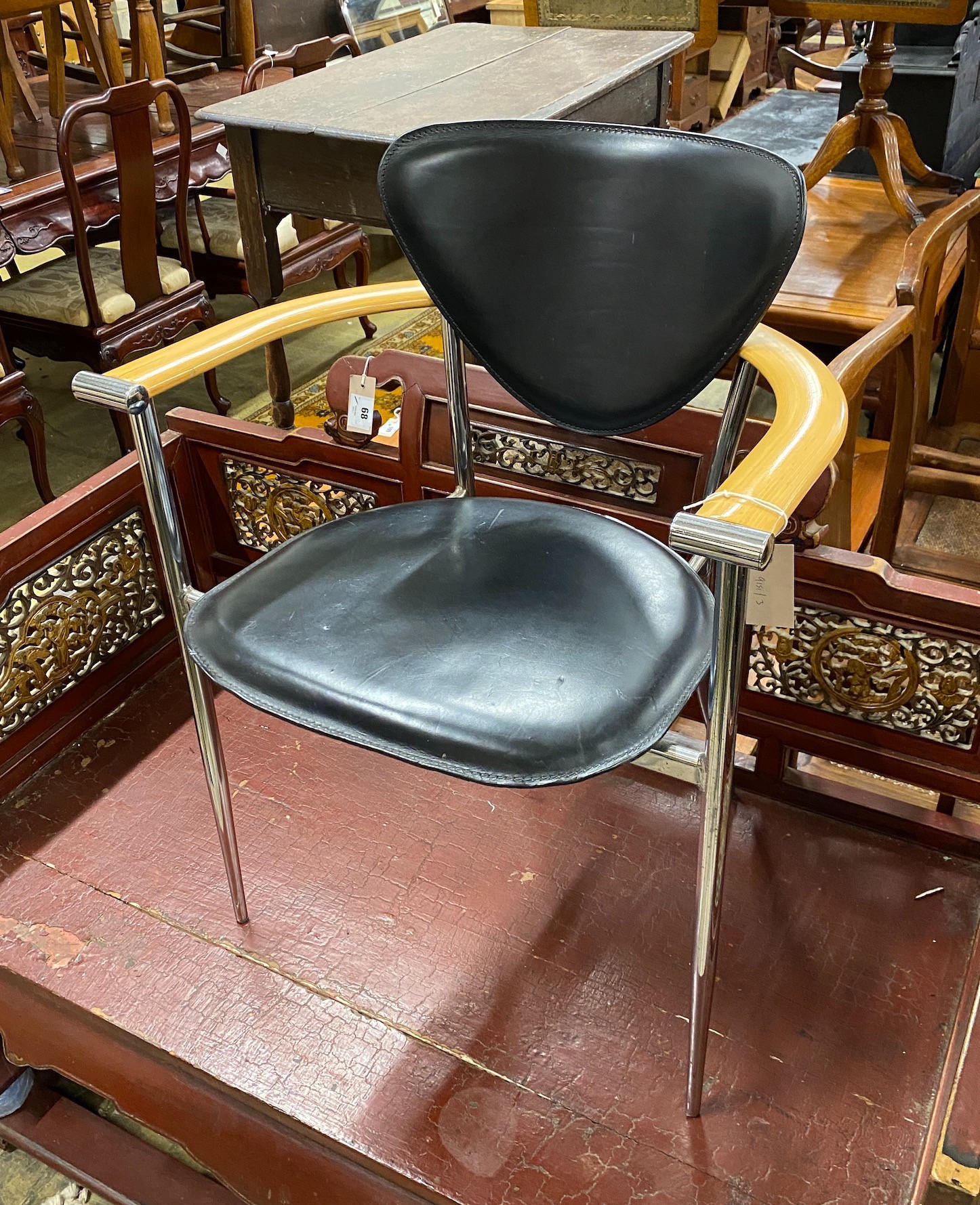 An Italian design leather and chrome chair by Arrben, width 59cm, depth 44cm, height 80cm